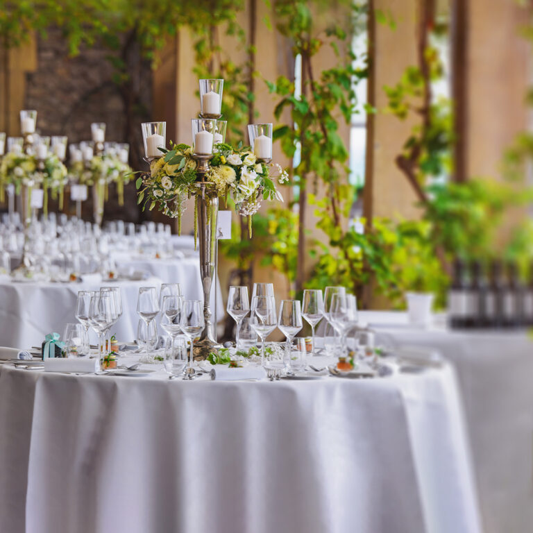 Blumenhaus_menke_bochum_floristik_jubilaeum_gedeckter_tisch_quadrat